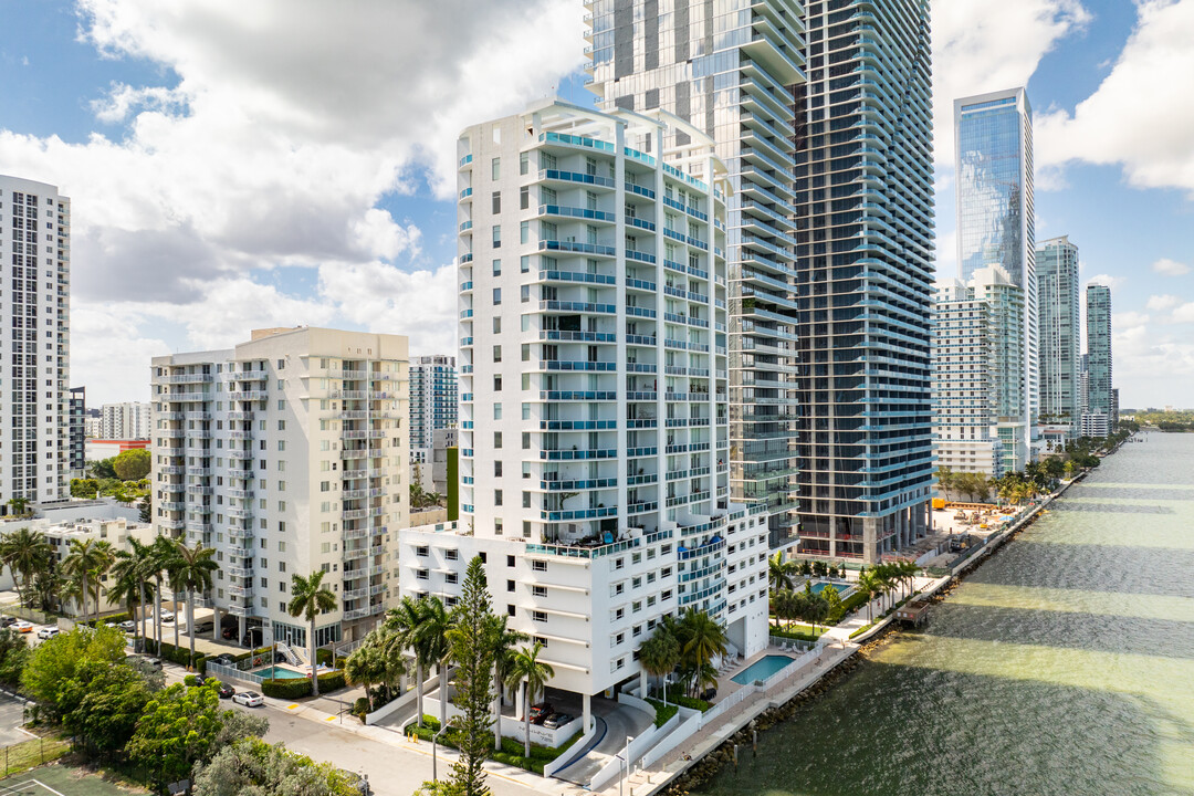 New Wave in Miami, FL - Building Photo