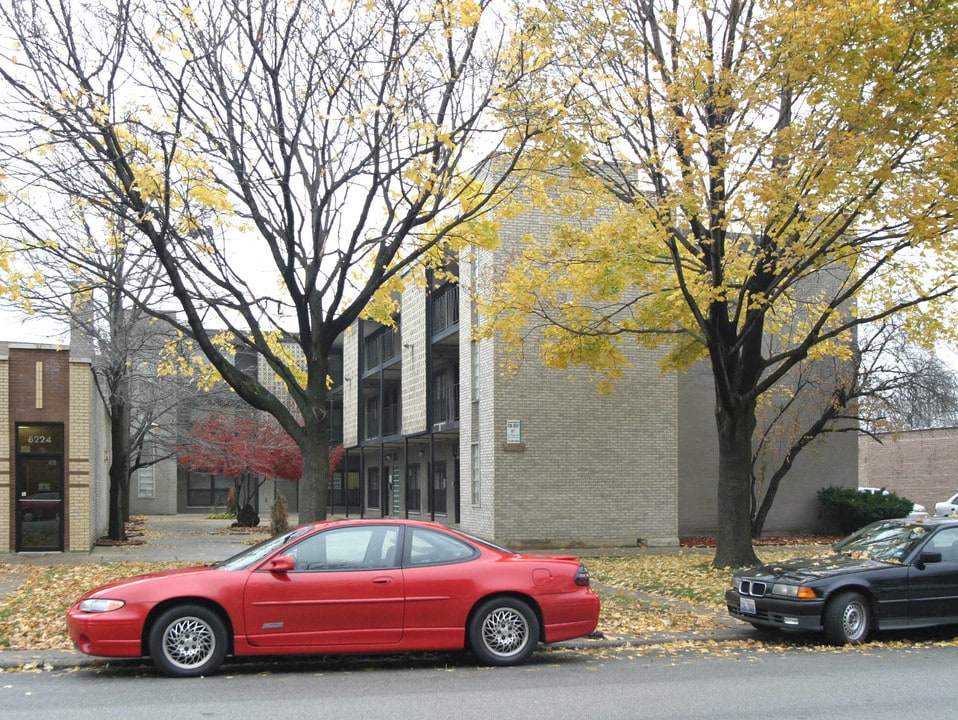 8222 S King Dr in Chicago, IL - Foto de edificio