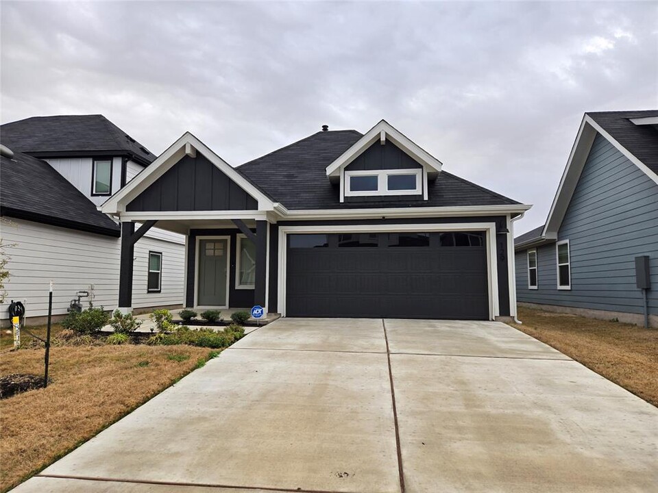 129 Gerasa Dr in Uhland, TX - Building Photo