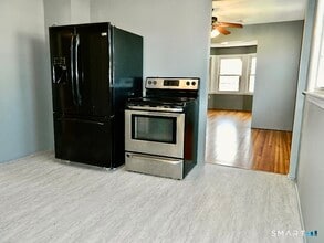 37 Elm St in East Haven, CT - Building Photo - Building Photo