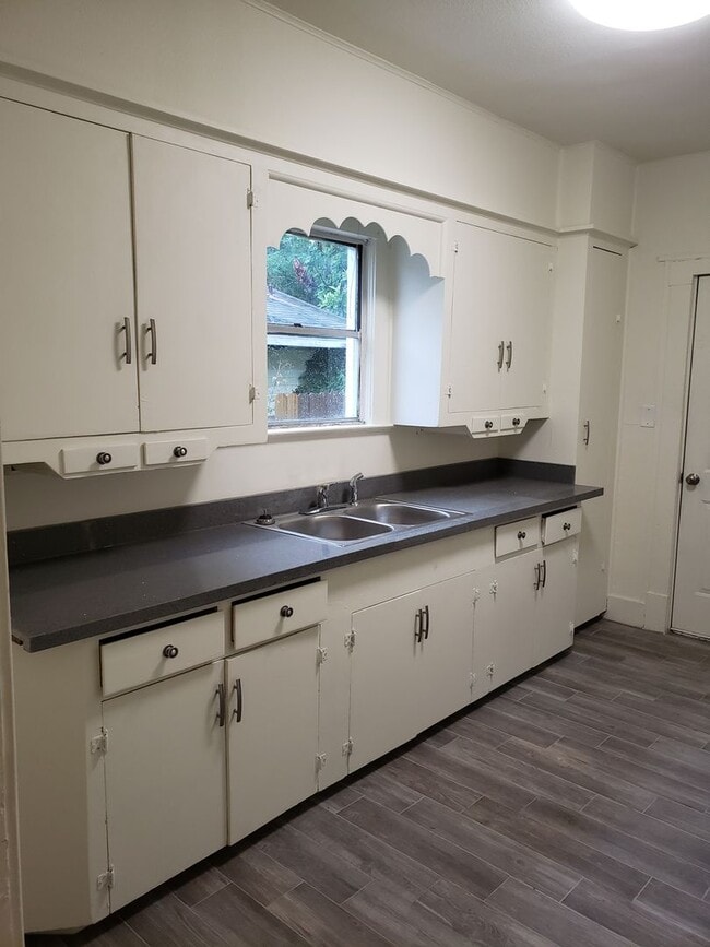 2416 Ave A in Nederland, TX - Building Photo - Building Photo