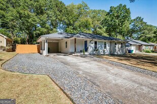 2775 Glenvalley Dr in Decatur, GA - Building Photo