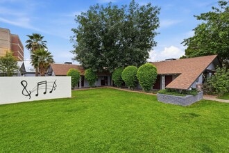 1 bed 1 bath with storage unit in Phoenix, AZ - Building Photo - Building Photo