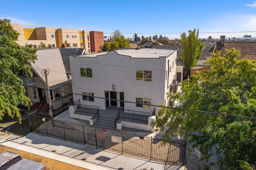 324 W 51st St in Los Angeles, CA - Building Photo