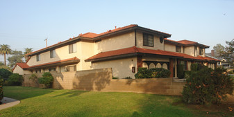 369 W Center St in Covina, CA - Building Photo