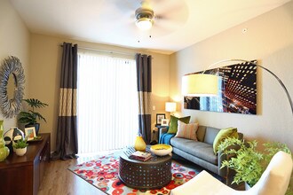 Lantower Westshore in Tampa, FL - Foto de edificio - Interior Photo