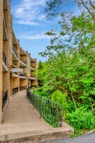 8616 W 95th St in Hickory Hills, IL - Building Photo