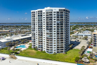 The Caribbean Condominium in Daytona Beach Shores, FL - Foto de edificio - Building Photo