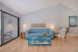 854 Bird Bay Way in Venice, FL - Building Photo