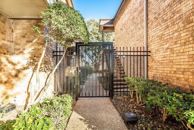 property at 10248 Regal Oaks Dr