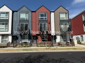 5557 W 10th Ave in Lakewood, CO - Building Photo