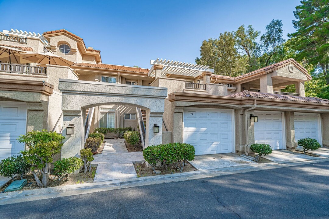 25859 McBean Pkwy in Santa Clarita, CA - Building Photo