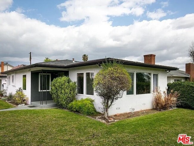 property at 6302 N San Gabriel Blvd