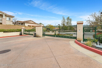 453 Country Club Dr in Simi Valley, CA - Building Photo - Building Photo