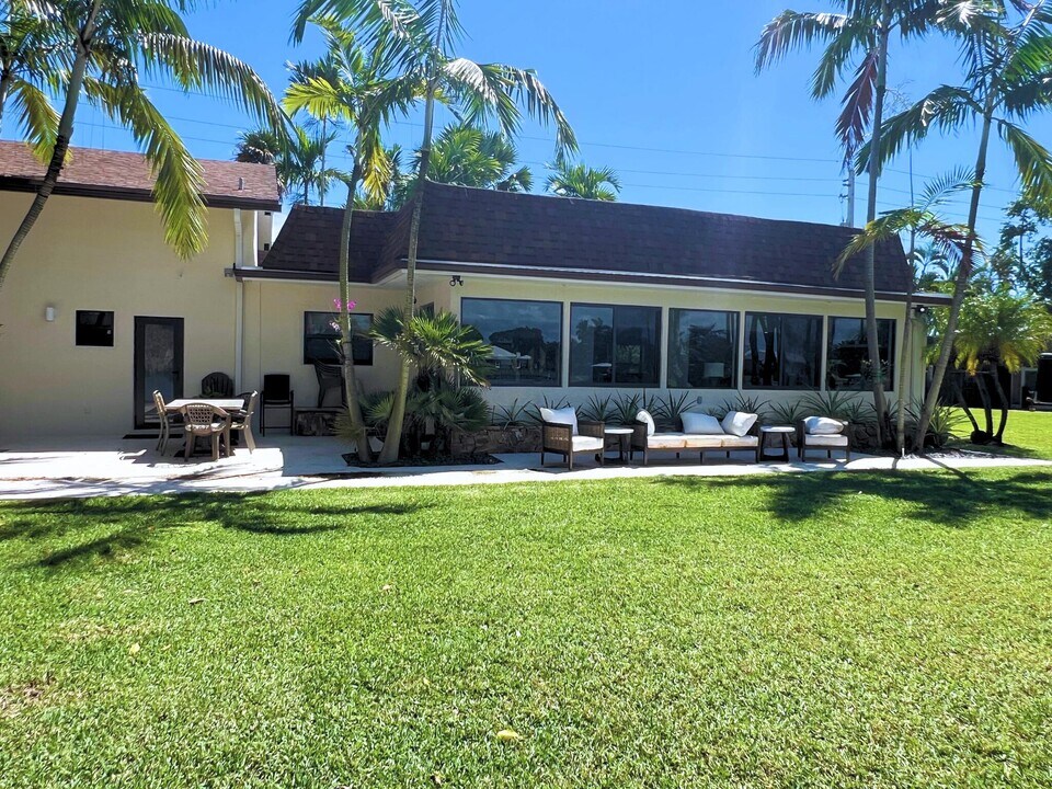 7315 Pine Tree Ln in West Palm Beach, FL - Building Photo