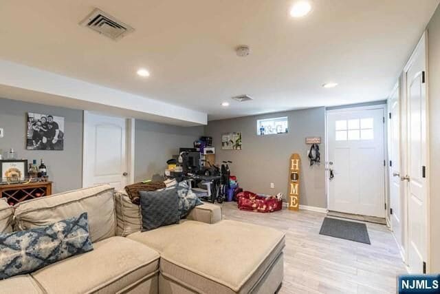 126 Riverside Ave in Lyndhurst, NJ - Building Photo - Building Photo