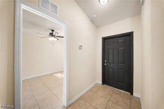 2820 SW 7th Pl in Cape Coral, FL - Building Photo - Building Photo