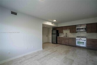 666 NE 80th St in Miami, FL - Building Photo - Building Photo