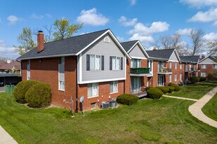 Carriage Hill Apartments - Dearborn Heights, MI in Dearborn Heights, MI - Building Photo