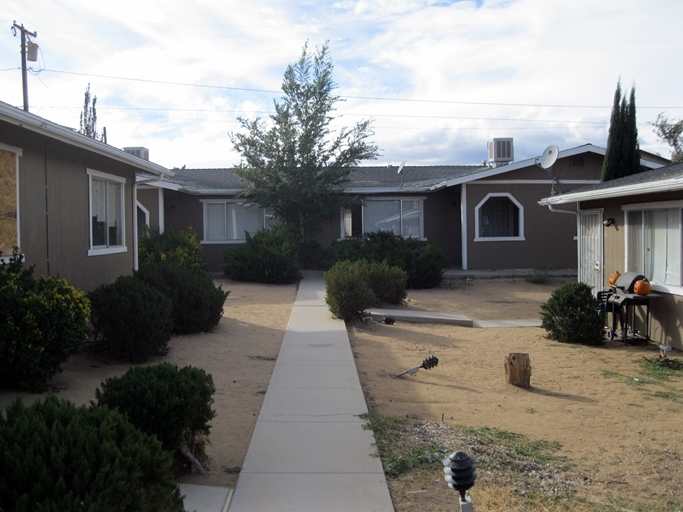 7454 Elk Trl in Yucca Valley, CA - Building Photo