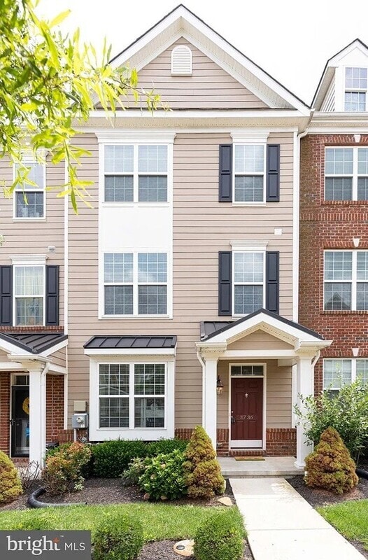 property at 3736 Green St