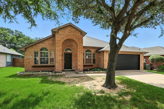 2502 Blue Holly Dr in Corinth, TX - Building Photo