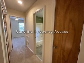 213 Cedarwood Ln in Carrboro, NC - Building Photo - Building Photo