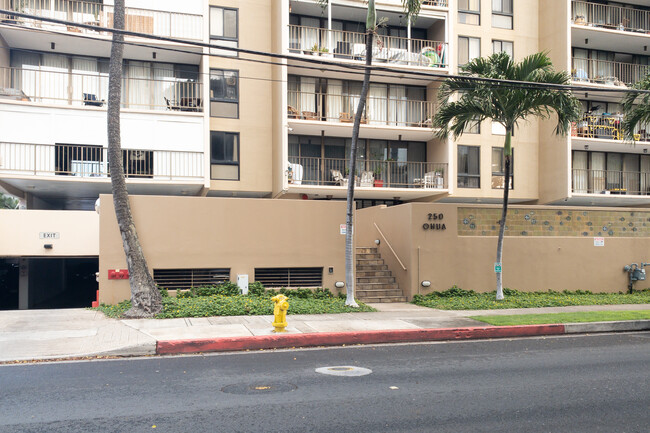 250 Ohua Ave in Honolulu, HI - Foto de edificio - Building Photo