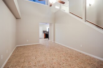 2219 Hadden Hollow Dr in Houston, TX - Building Photo - Building Photo