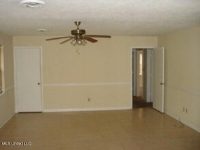 5301 Ridgewood Rd in Jackson, MS - Foto de edificio - Building Photo