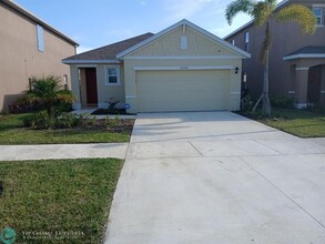 12308 Rimini Wy in Port St. Lucie, FL - Foto de edificio - Building Photo