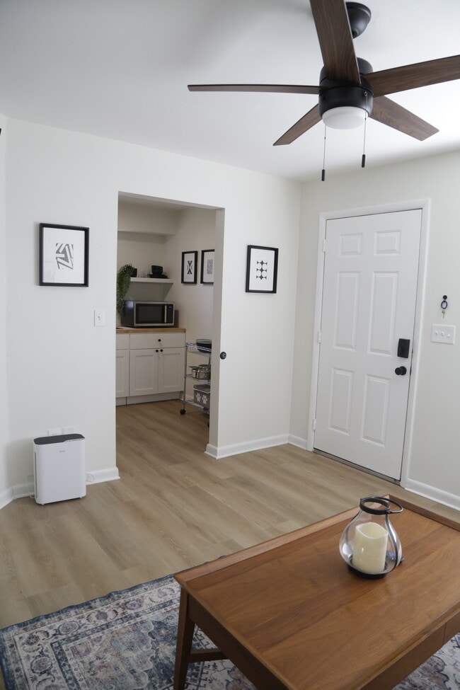 413 Dempsey Rd, Unit 2 in Palm Harbor, FL - Building Photo - Building Photo