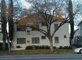 7327 Woodman ave in Van Nuys, CA - Building Photo