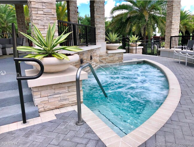 7925 NW 104th Ave-Unit -Apt 25 in Doral, FL - Building Photo - Building Photo