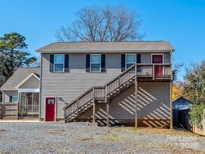 301 McAllister St in Cramerton, NC - Foto de edificio - Building Photo