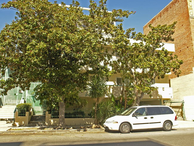 7067 Hawthorn Ave in Los Angeles, CA - Building Photo - Building Photo