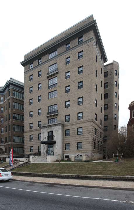 The Chateau in Baltimore, MD - Building Photo