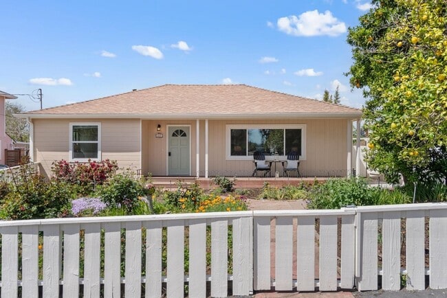 property at 44 W Summit Dr