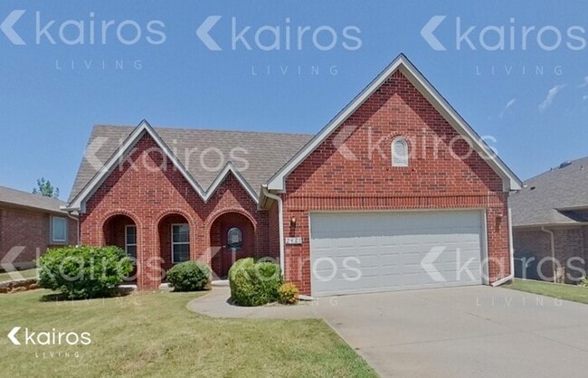 property at 2421 Arbor Dr