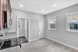 110 Fuller St, Unit 2 in Boston, MA - Building Photo - Building Photo