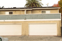 320-328 W Mountain View Ave in La Habra, CA - Foto de edificio - Building Photo