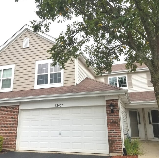 32457 Rushmore Ave in Lakemoor, IL - Building Photo - Building Photo