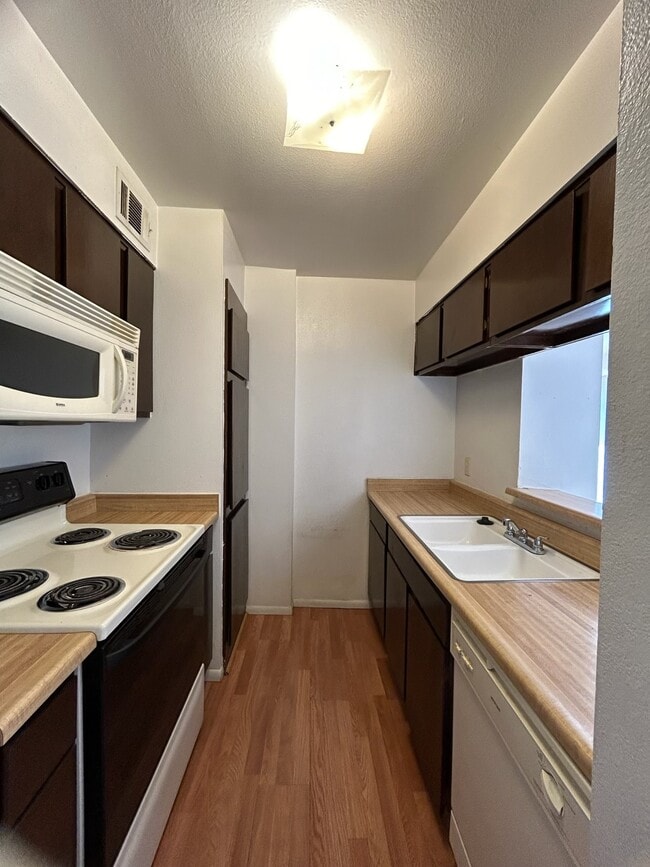 1620 N Wilmot Rd in Tucson, AZ - Building Photo - Building Photo