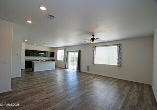 9800 Fishermans Reef Ct in Reno, NV - Building Photo - Building Photo