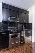 326 E 100th St in New York, NY - Foto de edificio - Building Photo