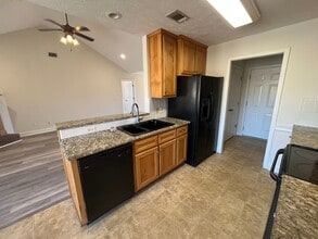 8037 Garrett Pines Dr in Columbus, GA - Building Photo - Building Photo