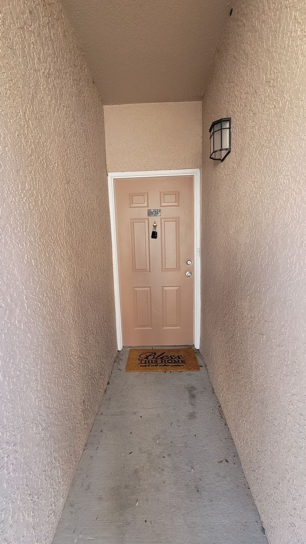 17975 Villa Creek Dr in Tampa, FL - Building Photo - Building Photo