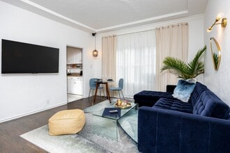 Don Carlos Apartments in Beverly Hills, CA - Building Photo - Building Photo