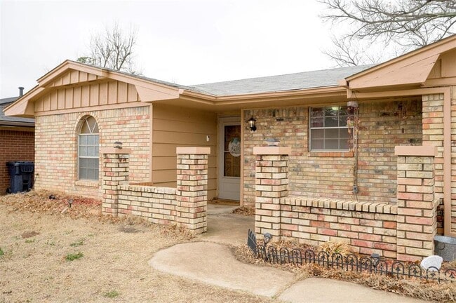 1621 Kavel Dr in Oklahoma City, OK - Building Photo - Building Photo
