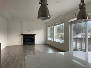 63650 Flood Hope Rd in Hope, BC - Building Photo - Building Photo